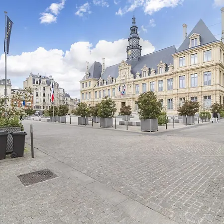 Le Tambour Lumineux Au Centre De * Reims